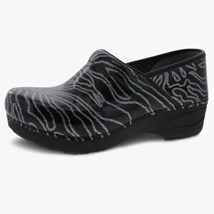 Dansko XP 2.0 Clogs